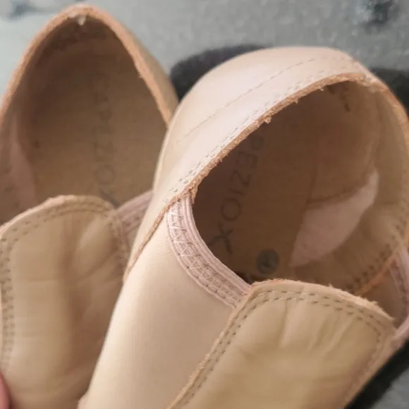 Capezio E-Series Jazz Slip On Jazz Shoes - Caramel 3.5 M