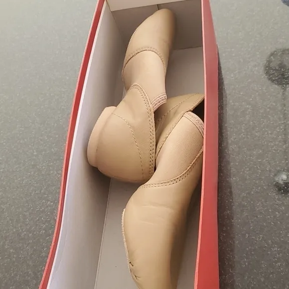 Capezio E-Series Jazz Slip On Jazz Shoes - Caramel 3.5 M