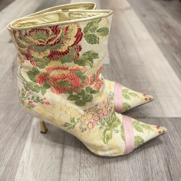 Casadei Pink Ribbon Ankle Boots Womens 8.5 Gold Point Toe Floral Heeled