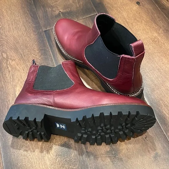 CASLON Miller Water Resistant Chelsea Boot NWOT