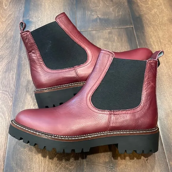 CASLON Miller Water Resistant Chelsea Boot NWOT
