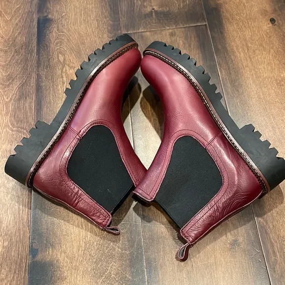 CASLON Miller Water Resistant Chelsea Boot NWOT