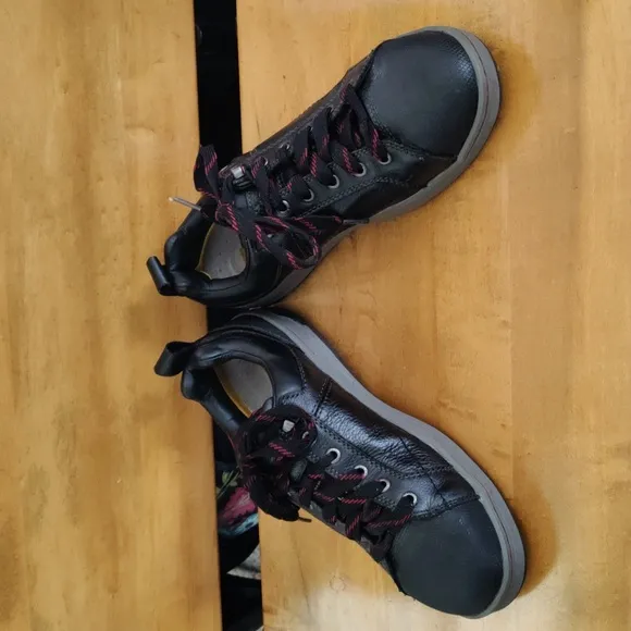 Caterpillar Brode Steel Toe Work Shoe Size 8 Stk#P90192 Black With Red Yellow