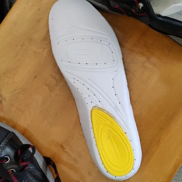 Caterpillar Brode Steel Toe Work Shoe Size 8 Stk#P90192 Black With Red Yellow