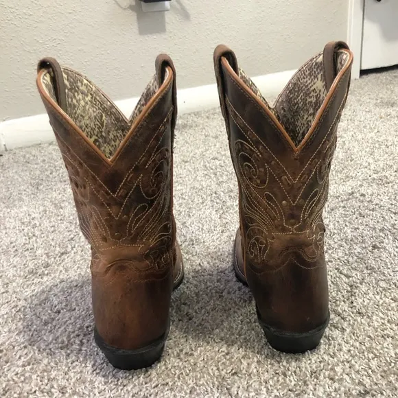 Cavender’s 100% leather square toe western boots