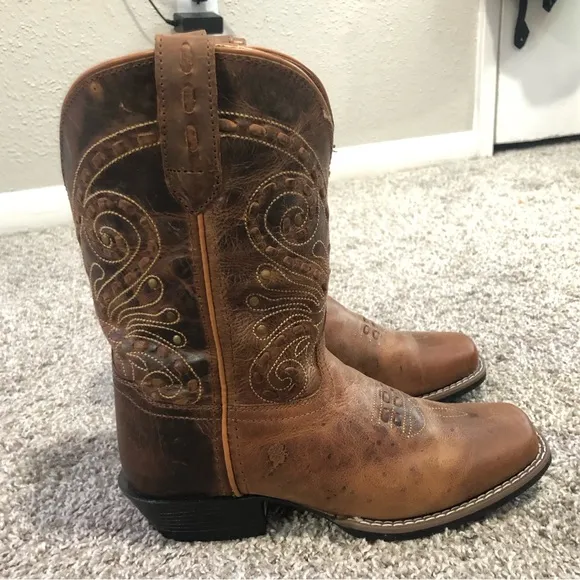Cavender’s 100% leather square toe western boots