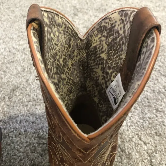 Cavender’s 100% leather square toe western boots