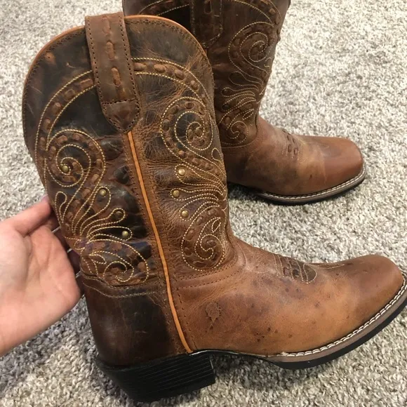 Cavender’s 100% leather square toe western boots