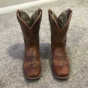 Cavender’s 100% leather square toe western boots