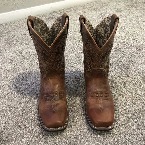 Cavender’s 100% leather square toe western boots