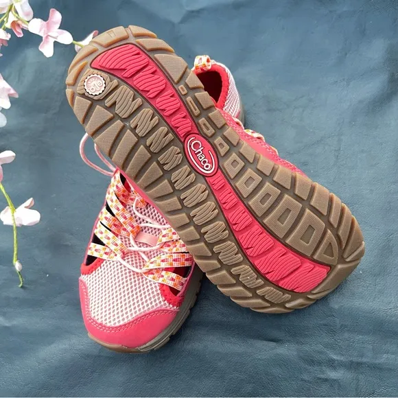 Chaco Outcross 2 Closed Toe Red Outdoor Trail Water Shoes Kids Size 3.