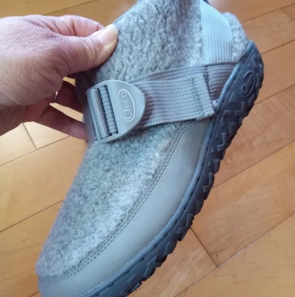 Chaco Ramble fluff indoor outdoor slip on booties in Men's size 10 NWOB