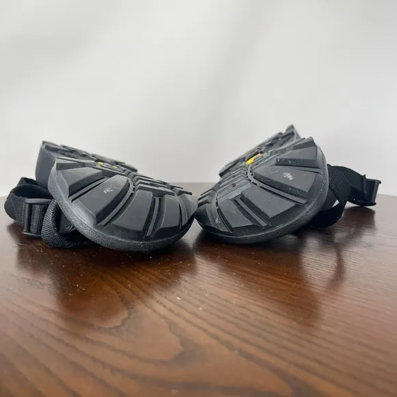 Chaco Z/1 Unaweep Sandal Men's 9 Black Strappy Hiking Outdoor Vibram J100014