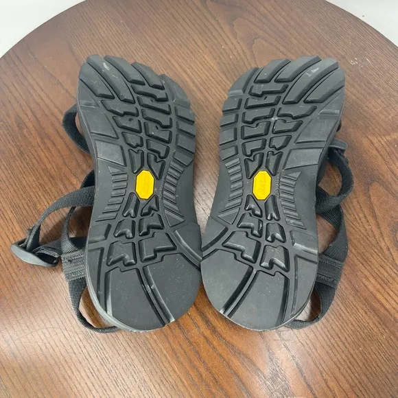 Chaco Z/1 Unaweep Sandal Men's 9 Black Strappy Hiking Outdoor Vibram J100014