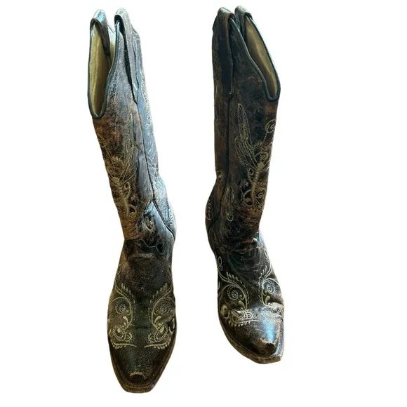 Circle G Distressed Bone Dragonfly Embroidered Boots - Brown, Size 6.5