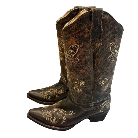 Circle G Distressed  Bone Dragonfly Embroidered Snip Toe Boots, Sz 10.5