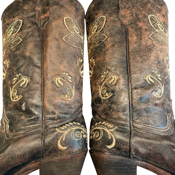 Circle G Distressed  Bone Dragonfly Embroidered Snip Toe Boots, Sz 10.5