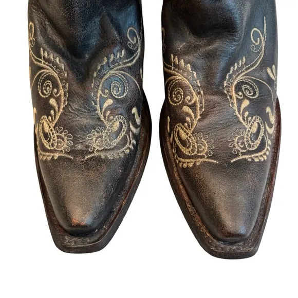 Circle G Distressed  Bone Dragonfly Embroidered Snip Toe Boots, Sz 10.5