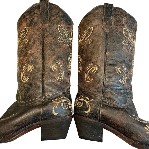 Circle G Distressed  Bone Dragonfly Embroidered Snip Toe Boots, Sz 10.5