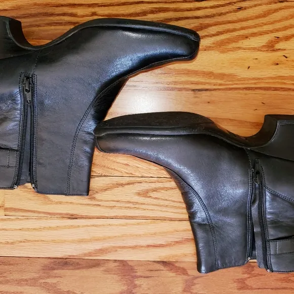 Clarks Artisan Women's boots size 9.5M