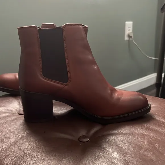 Clarks cognac leather boots size 7M