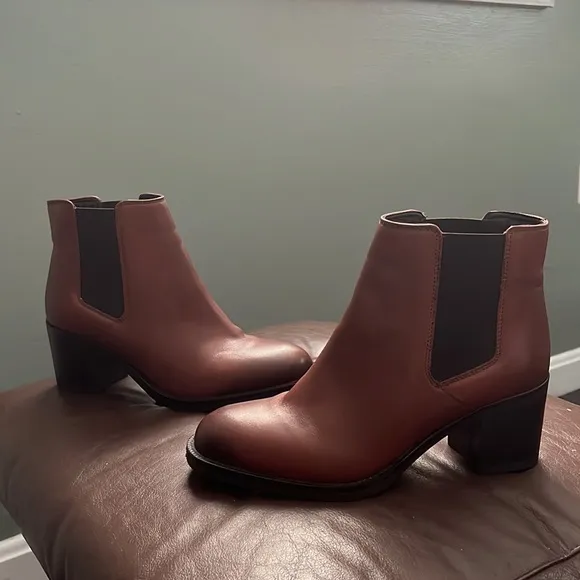 Clarks cognac leather boots size 7M