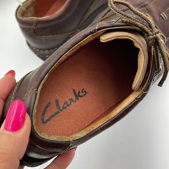 CLARKS leather distressed men’s shoes size 8W