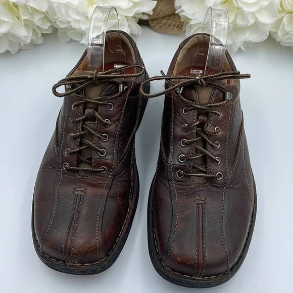 CLARKS leather distressed men’s shoes size 8W
