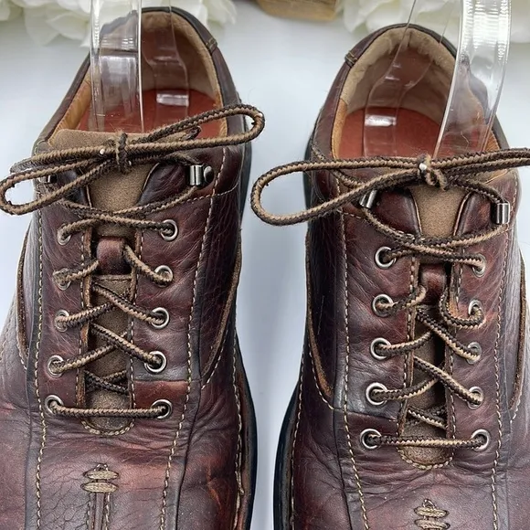 CLARKS leather distressed men’s shoes size 8W