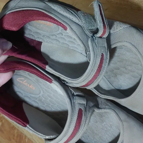Clarks Mary Jane Walking Shoes 9