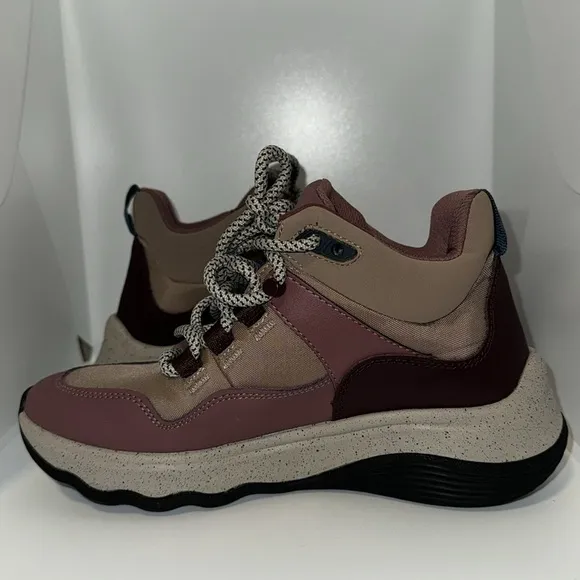 Clarks Women's JAUNT LO Hiking Sneakers Ankle Boot TAUPE/ROSE Size 5.5