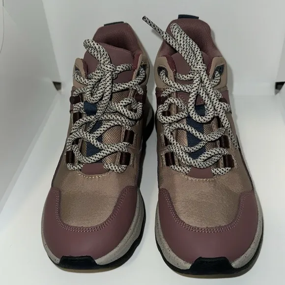 Clarks Women's JAUNT LO Hiking Sneakers Ankle Boot TAUPE/ROSE Size 5.5