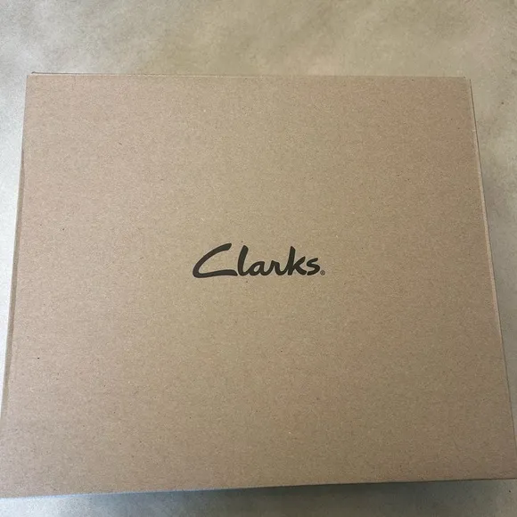 CLARKS Women’s Orianna White Side Zipper Boots Size 8.5