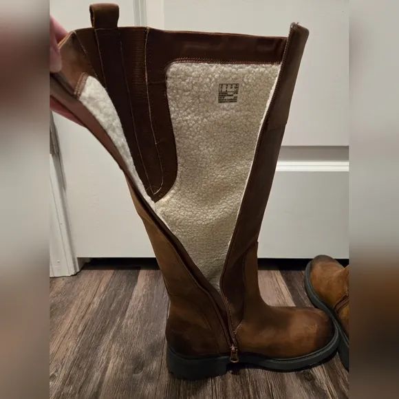 Clarks Women's Orinoco2 Hi Tan Warmlined Leather Brown Boots - Size 6