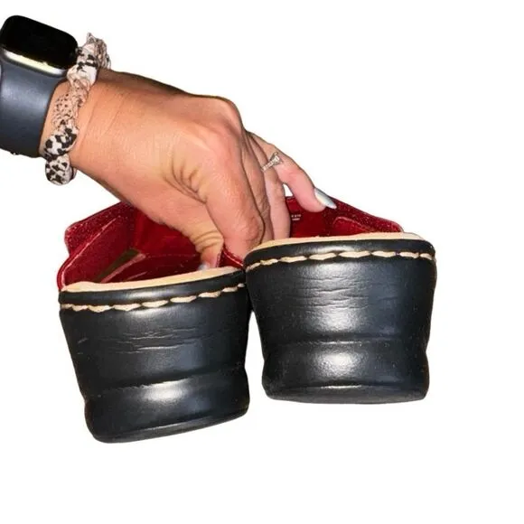 Clarks Lexi Sabrina Womens Red Leather Slides Sandals Shoes - Size 7.5