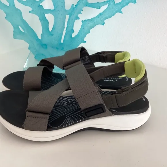 Cloudsteppers by Clarks Arla Gracie Shoes Gray Green Sandals Size 7 M NEW