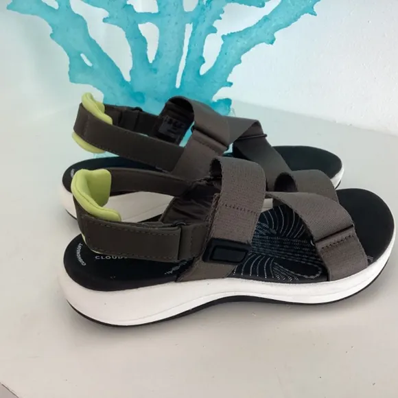 Cloudsteppers by Clarks Arla Gracie Shoes Gray Green Sandals Size 7 M NEW