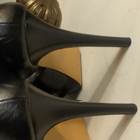 Coach Leslie Lace Up Sandals