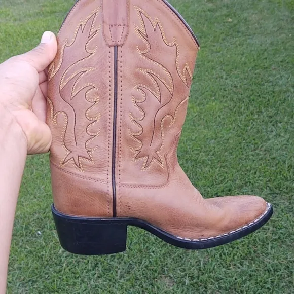 Cody James Children's western boots sz 2.5