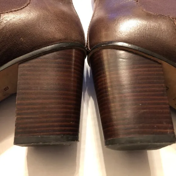 COLE HAAN  WOMEN'S BROWN LEATHER BOOTS  SIZE: 8B