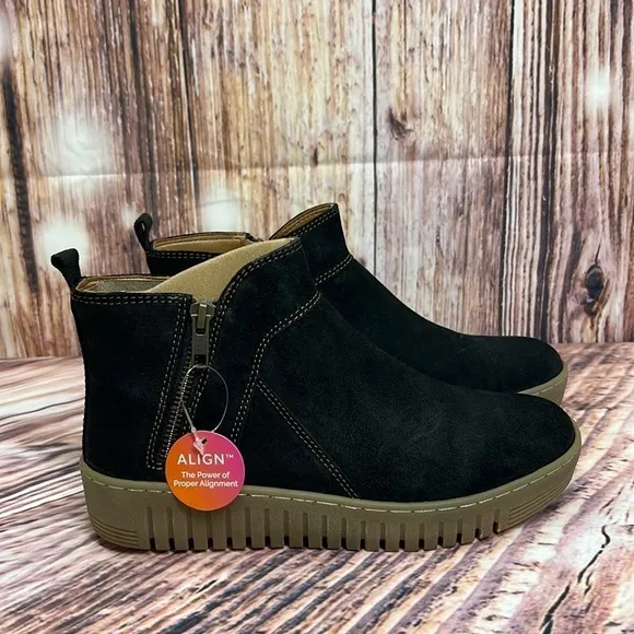 COMFORTIVA Black Hartwick Suede High Top Sneakers New Size 7 Wide
