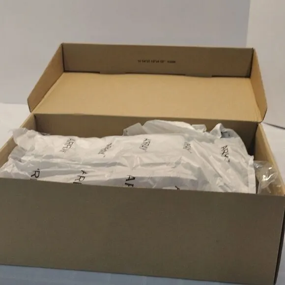CONSIGNMENT! NIB Array Hickory Brown Slip-On Shoes!