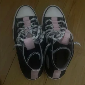Converse All Star Black and Pink Sneakers