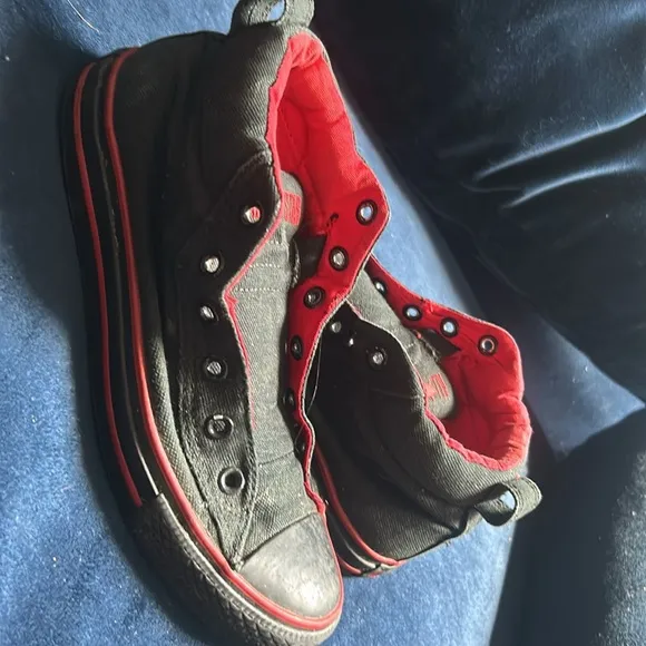 Converse Black Red High Top Sneakers Size 7