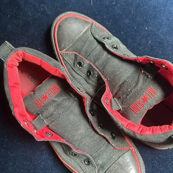 Converse Black Red High Top Sneakers Size 7