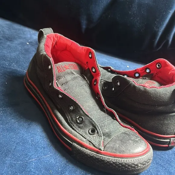 Converse Black Red High Top Sneakers Size 7