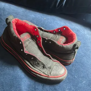 Converse Black Red High Top Sneakers Size 7