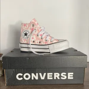 Converse chuck Taylor all star lift platform floral embroidery Sneakers