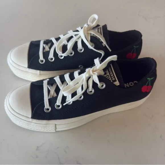 Converse Chuck Taylor All Star Lift Platform Sneakers black cherry New Size: 7M