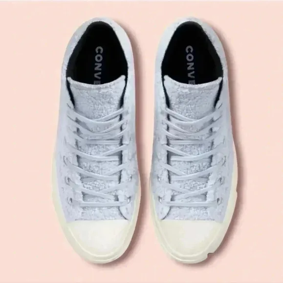CONVERSE Cozy Club  Platform Baby Blue Sneakers. Size 8